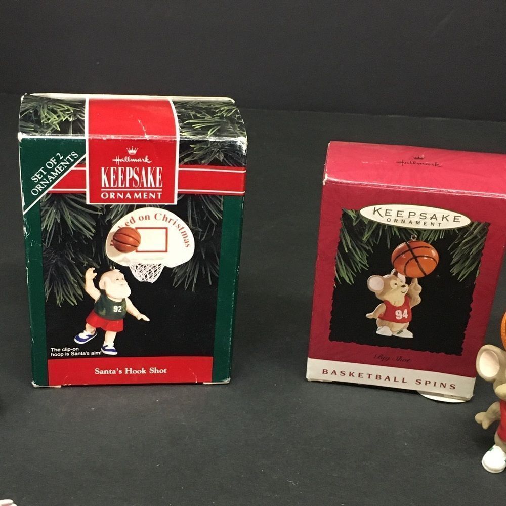 ‎2 pc bundle Hallmark Keepsake ornaments:Santa's hookshot,basketball bundle